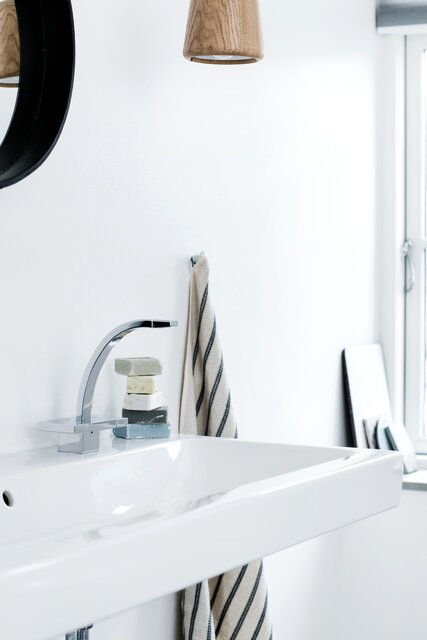 Basin Mixer with pop up waste