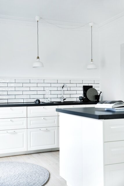 Modern kitchen with the Tradition one-grip kitchen mixer
